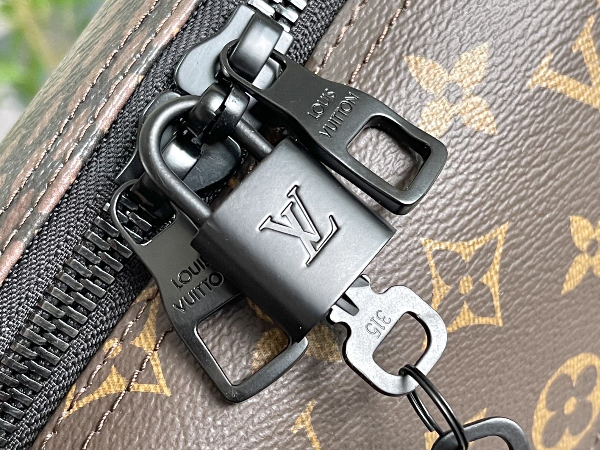 Louis Vuitton Haute Couture Classic Luxury Handbag Shoulder Crossbody 6