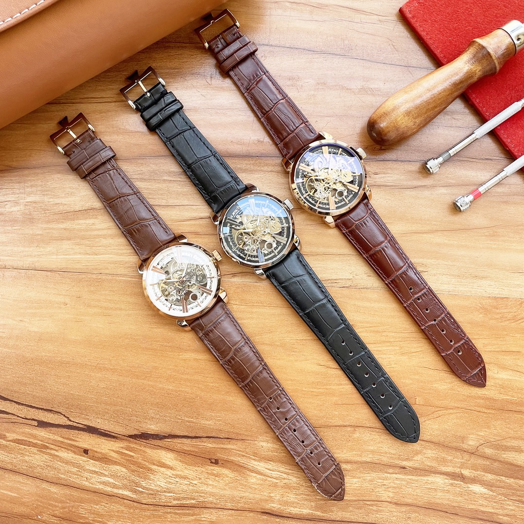 品牌： 江诗丹顿 Vacheron Constsntin 镂空设计 类型：精品男士腕表 表带：316精钢/真牛皮表带 机芯：高端全自动机械机芯 镜面：矿物质强化玻璃镜面更高清 品味高雅 浩瀚大气 匠心独运 腕间瑰宝 尺寸：直径41mm厚12mm