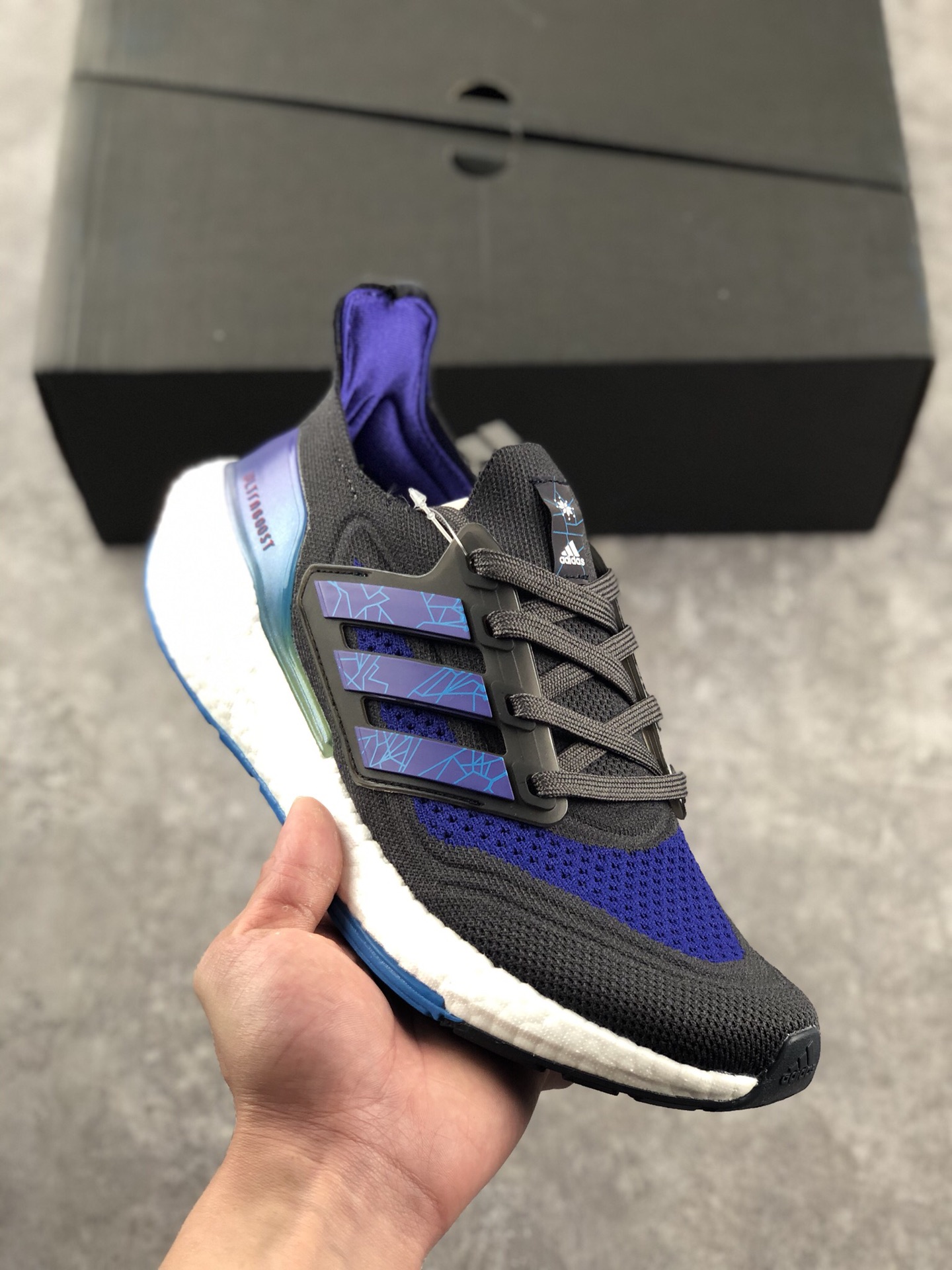 本地自取 终端放店
AD 阿迪 Ultra Boost UB21 超弹力爆米花中底休闲跑步鞋 GY1332 超弹力缓震BOOST中底 带来非凡脚感 B291
尺码：36 36.5 37 38 38.8 39 40 40.5 41 42 42.5 43 44 45