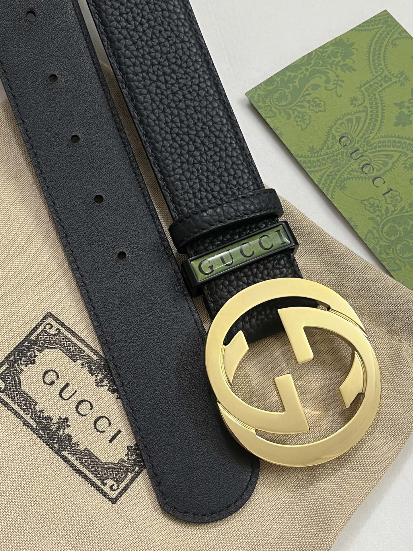 🎁150 GUCCI.古驰 
全套包装 3.8cm带身双面采用进口牛皮精制而成 触感厚实 纹路清晰 搭配精品亮面钢扣
