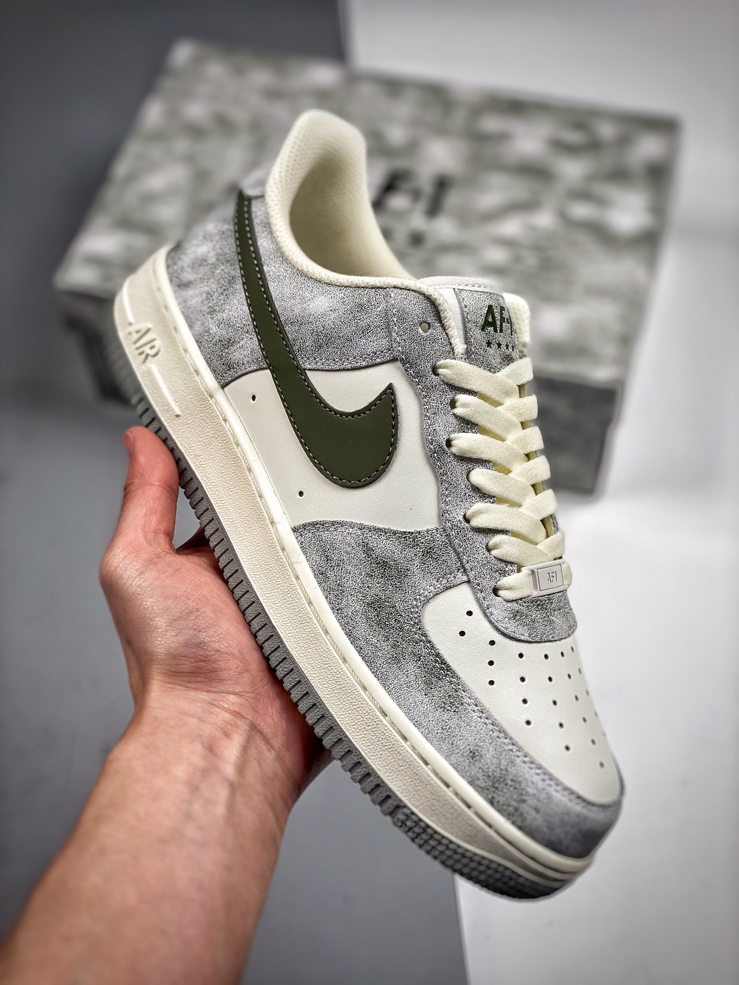 Nike Air Force 1 Low '07 verde roca, horma y plantilla originales, creando la silueta auténtica de Air Force, enfocado …