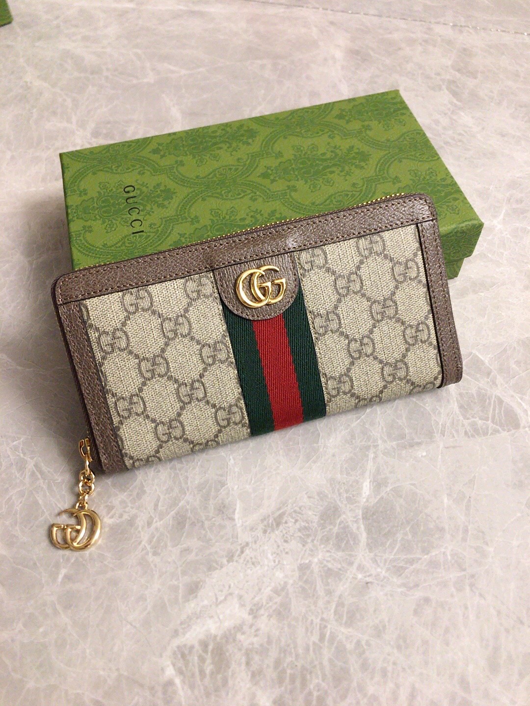 NO:673232,The official website synchronizes new styles!  Ophidia series ~ two-fold long clip, made of GG Supreme high-grade PVC fabric with iconic double G hardware marks and classic red and green webbing, exquisitely made!  Style number: 523153, size: W19xH10xD3cm, color coffee, Gucci wallet, gucci, wallets19860909官网同步新款！Ophidia系列～两折长夹,采用GG Supreme高级PVC面料配以标志性双G 五金唛头,经典著作红绿色织带,精制而成！款号:523153, 尺寸: W19xH10xD3cm ,颜色咖啡,Gucci钱包,gucci,wallets,欧美剧