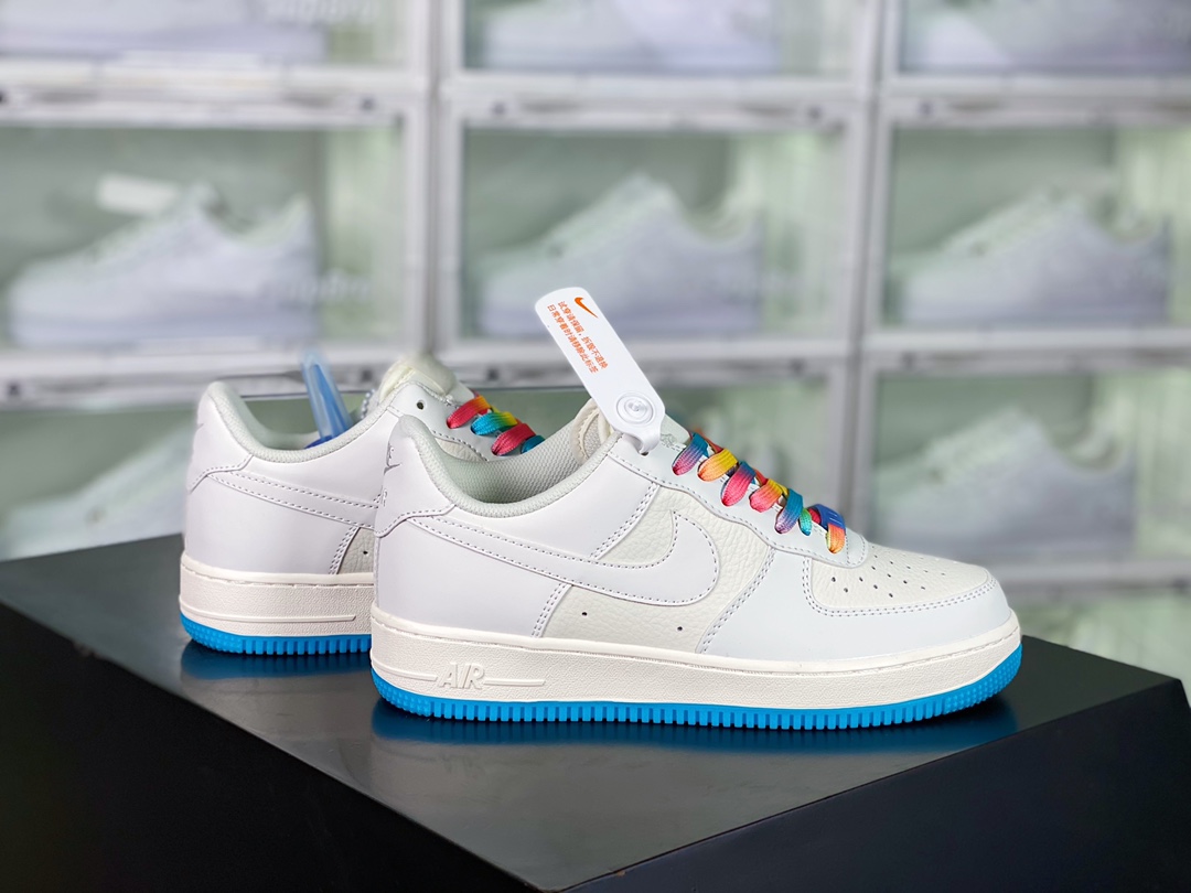 H0 男女鞋真标带半码升级原楦原纸版数据开发版型全面鞋身均采用热感应超纤物料内置全掌air sole气垫第二代紫外线敏感，耐克Nike Wmns Air Force 1 ’07 Low”UV Sail White/University Blue Pack”空军一号经典低帮百搭休闲运动板鞋“米白蓝粉满面热感应”DD3396-131