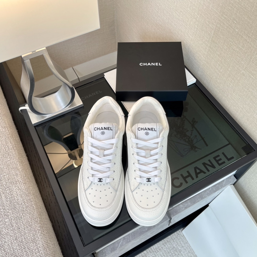 NO:129781,* 22k big hit counter [authentic level] version!  The top out-of-stock king in spring and summer, a classic hit, my true love, it is difficult to buy a series wherever the counter is out of stock, and it is a must-have for all bloggers. Classics are super versatile, and they can be used to wear them at will. They are now available for sale!  The counter is purchased for 8,500!  !  The counter is made of original quality calfskin, and the counters on the entire network can be compared and inspected!  Official catalog Number of codes 35-40 are all equipped with genuine Italian packaging, cowhide19860909* 22k大爆款 专柜【正品级】版本！ 春夏顶级断货王,经典大爆款,我的真爱吖,专柜哪哪都断货有钱都很难买到系列,各大博主人手必备,经典超百搭,随意穿搭拿捏的稳稳的,现已登陆发售！ 专柜以8500购入！！专柜原厂品质小牛皮,全网专柜可对比验货！ 官方目录 码数35-40 均配有意大利正品包装,,cowhide,Women's Shoes