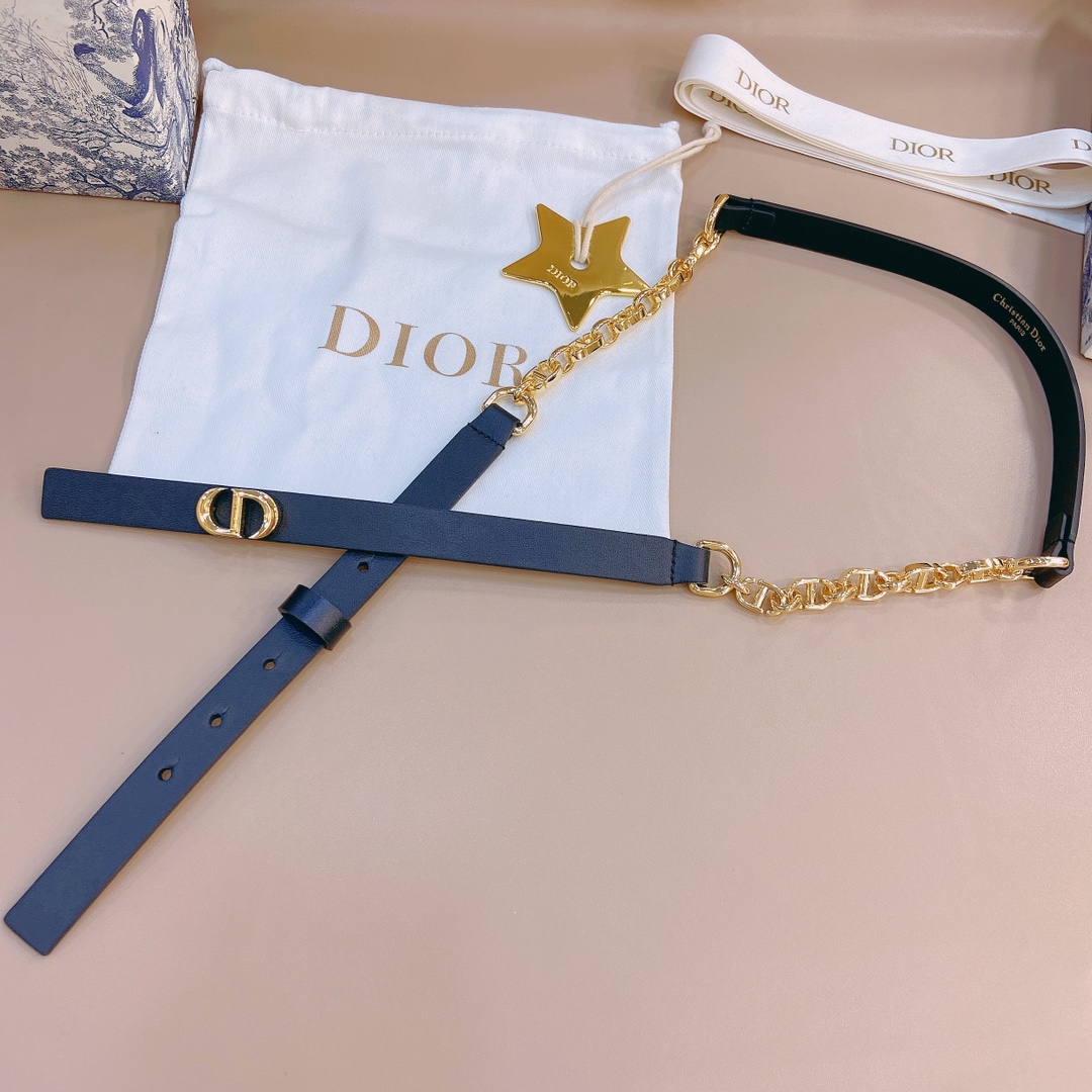 迪奥本季新款标志性DiorCaro腰