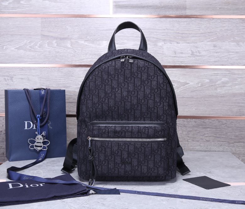 NO:213523,Original single quality DIO.R Oblique2021 backpack# This is a DIO.R Oblique backpack that can be used as a couple. On the basis of presbyopia, there is also a small metal logo made of soft and cute. The canvas is very light, with large capacity, small weight, practical appearance online. I will play one first and talk about it. Anyway, my blood slot is empty. The iconic oblique retro printed pattern has been integrated into the fashionable attitude of everyone. La. The presbyopia items on the back look like at Paris Fashion Week. Who uses who is fashionable? Couple model walks one. Model 93328. Small 26--15cm, Dior, dior, dior, backpacks19860909原单品质 DIO.R Oblique2021双肩背包# 这是一款可以当情侣款的DIO.R Oblique双肩背包 在老花的基础上还有金属材质的小Logo,软萌软萌的.帆布的材质十分轻便 容量大 重量小 实用颜值又在线 我先盘一个再说哇 反正我的血槽已经空了 标志性的oblique复古印花图案已经融入大家伙儿的时髦态度中la 身背老花单品行走到哪都像在巴黎时装周 谁用谁时髦 情侣款走一个 型号93328 小号26--15cm,迪奥,dior,dior,backpacks,Bag