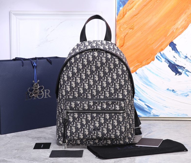 NO:213430,Original single quality DIO.R Oblique2021 backpack# This is a DIO.R Oblique backpack that can be used as a couple. On the basis of presbyopia, there is also a small metal logo made of soft and cute. The canvas is very light, with large capacity, small weight, practical appearance online. I will play one first and talk about it. Anyway, my blood slot is empty. The iconic oblique retro printed pattern has been integrated into the fashionable attitude of everyone. La. The presbyopia items on the back look like at Paris Fashion Week. Who uses who is fashionable? Couple model walks one. Model 93328. Small 26--15cm, Dior, dior, dior, backpacks19860909原单品质 DIO.R Oblique2021双肩背包# 这是一款可以当情侣款的DIO.R Oblique双肩背包 在老花的基础上还有金属材质的小Logo,软萌软萌的.帆布的材质十分轻便 容量大 重量小 实用颜值又在线 我先盘一个再说哇 反正我的血槽已经空了 标志性的oblique复古印花图案已经融入大家伙儿的时髦态度中la 身背老花单品行走到哪都像在巴黎时装周 谁用谁时髦 情侣款走一个 型号93328 小号26--15cm,迪奥,dior,dior,backpacks,Bag