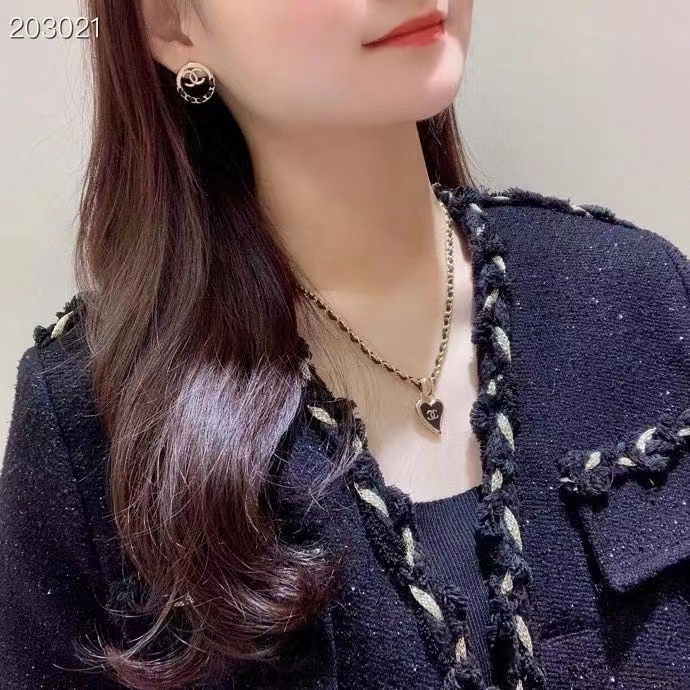 新款☑️CHANEL香奈儿双c黑皮绳耳钉耳环