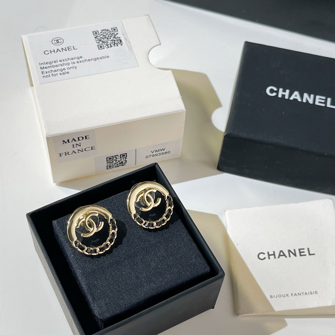 新款☑️CHANEL香奈儿双c黑皮绳耳钉耳环