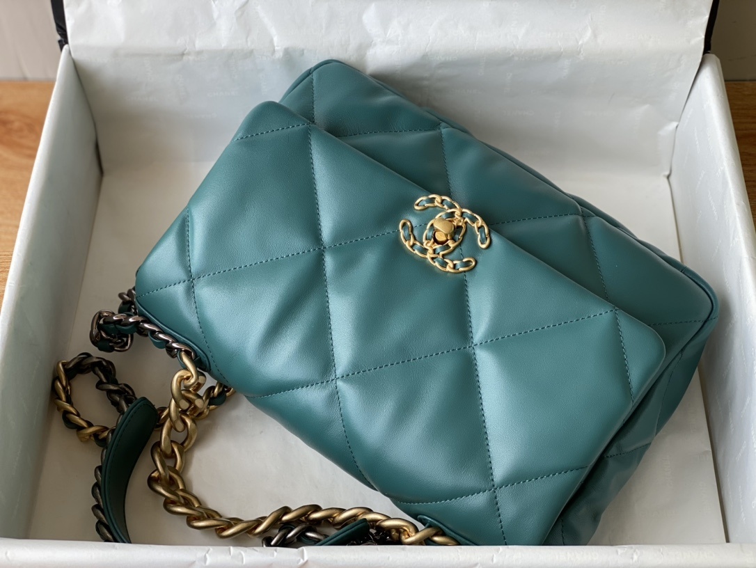 原厂皮ChAneLAS1161中号2022最新颜色最最火爆的19口盖包久违的心动啊整拿复古设计让人爱不择