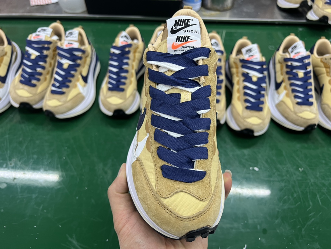 MiniCost Shoe 2