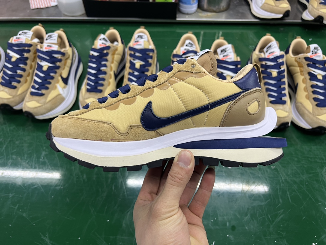 MiniCost Shoe 3