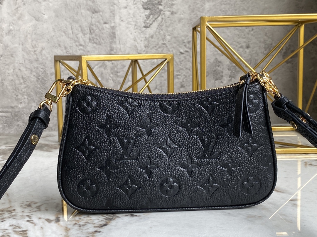 顶级原单M80349黑色全皮麻将包系列M80349米白色2022春季系列EasyPouchOnStrap
