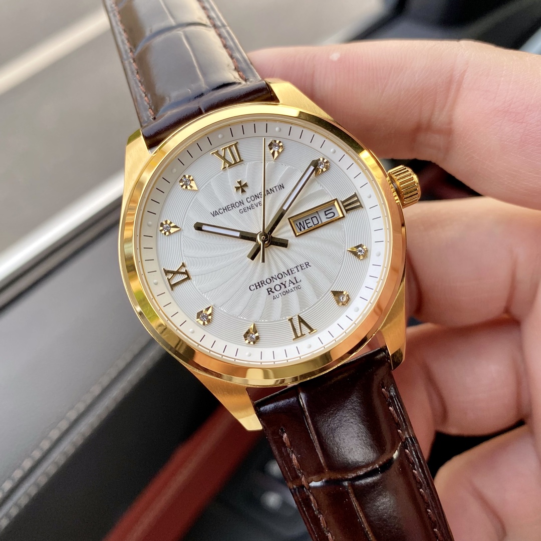 ， 江诗丹顿 Vacheron Constsntin -纵横四海系列，男士腕表，每一个产品都是以男神标准打造的总能让你惊喜收获魅力加分，奢华时尚丝毫不减以往，但却多了一分简约的清新气息，简雅大方商务优选你值得拥有机芯：搭配全新进口8215零返修尺寸：40mm ，采用蓝宝石玻璃永不刮花，材质：316精钢表壳，动力：储存48小时，防水深度：米，意大利小牛皮：原装针扣顶级出品 精品不断
