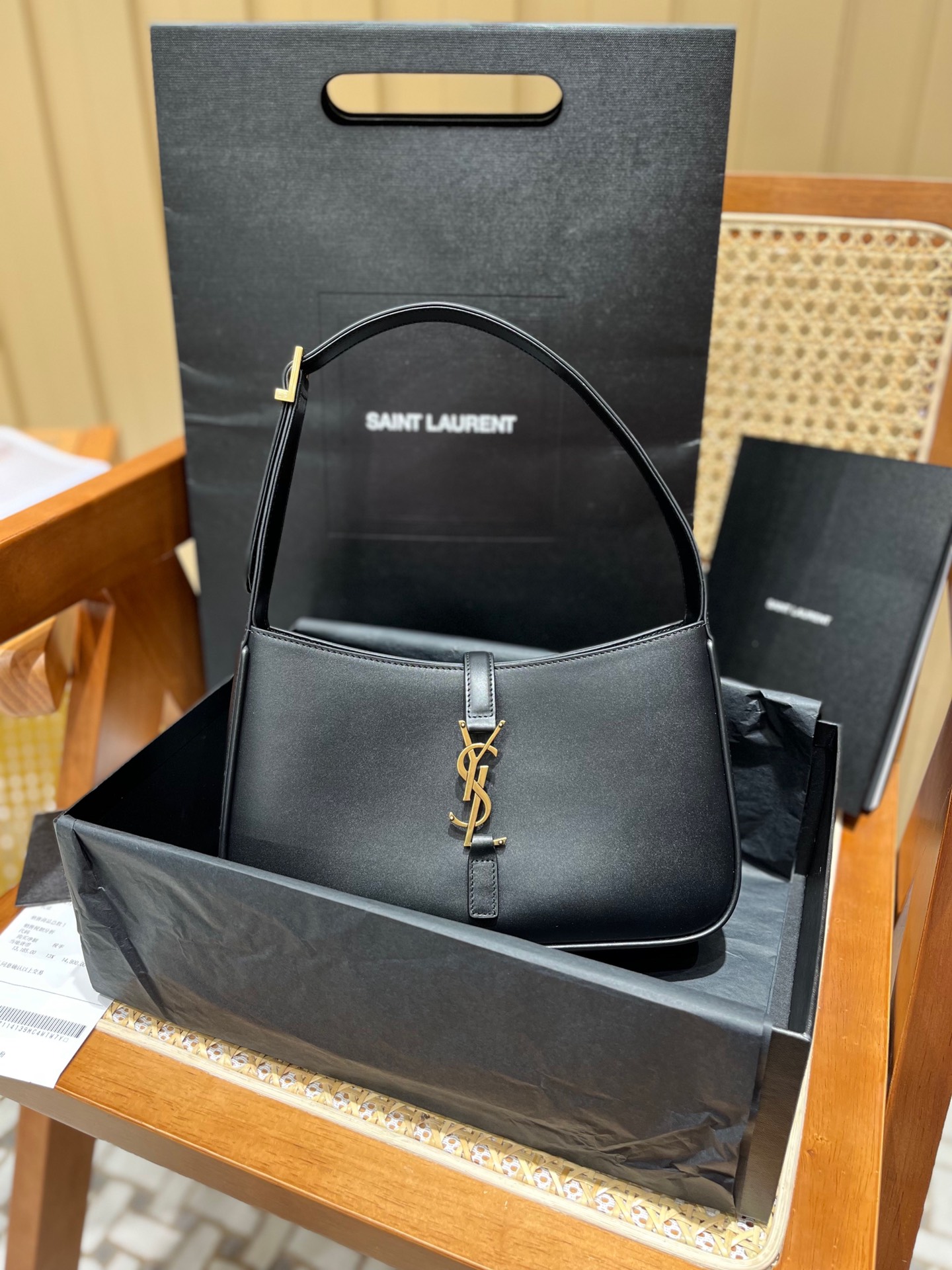 Saint laurent Ysl LE 5 À 7 平纹腋下包 657228黑色