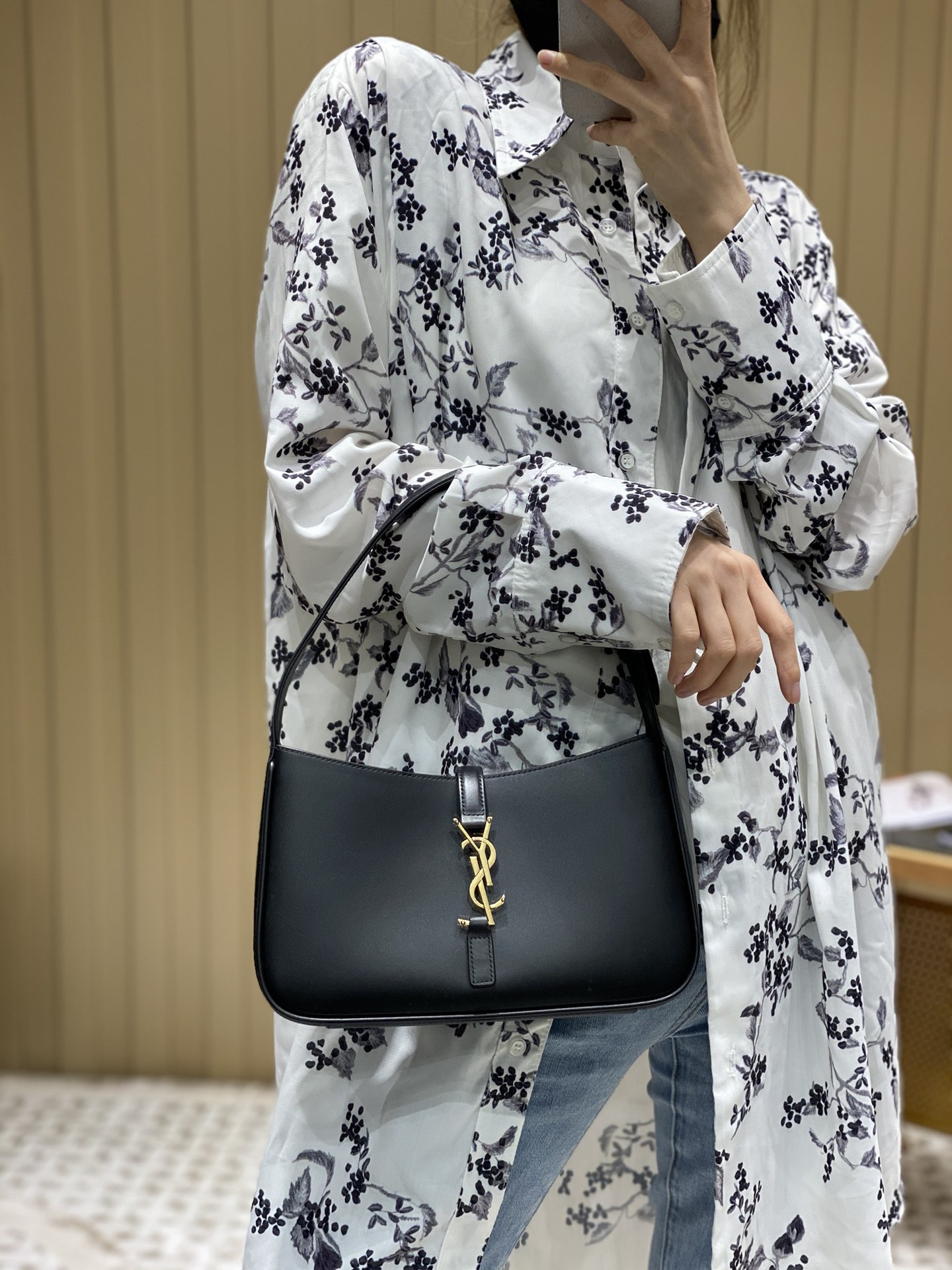 Saint laurent Ysl LE 5 À 7 平纹腋下包 657228黑色