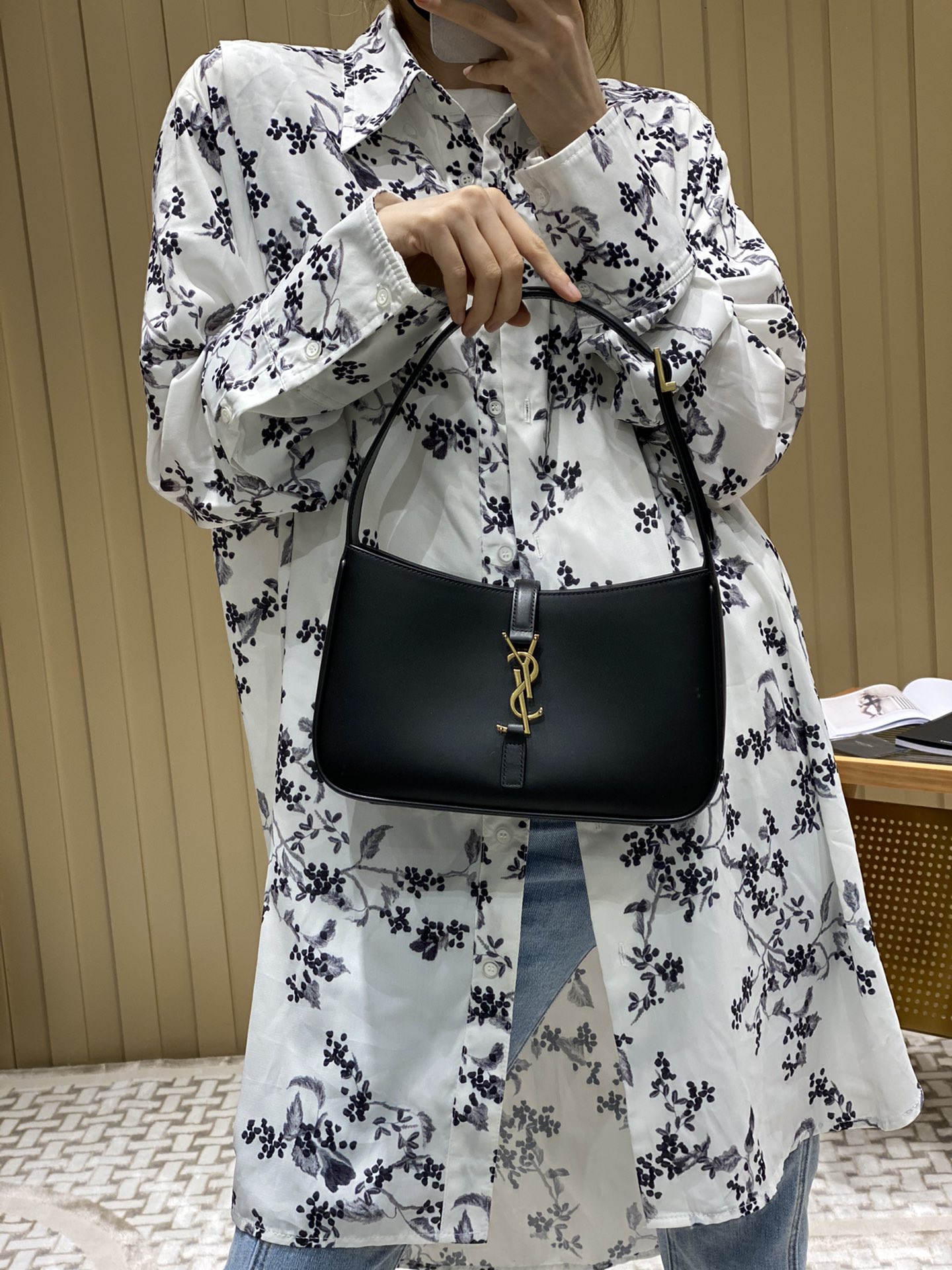 Saint laurent Ysl LE 5 À 7 平纹腋下包 657228黑色