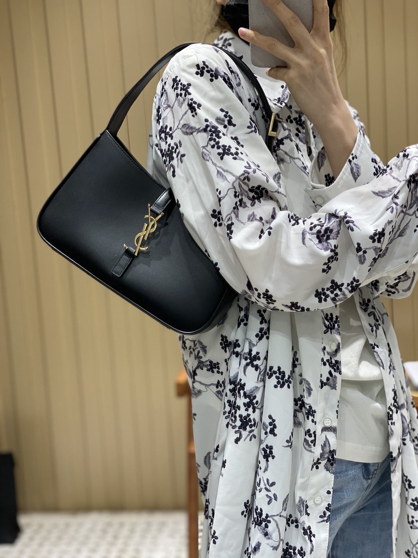 Saint laurent Ysl LE 5 À 7 平纹腋下包 657228黑色