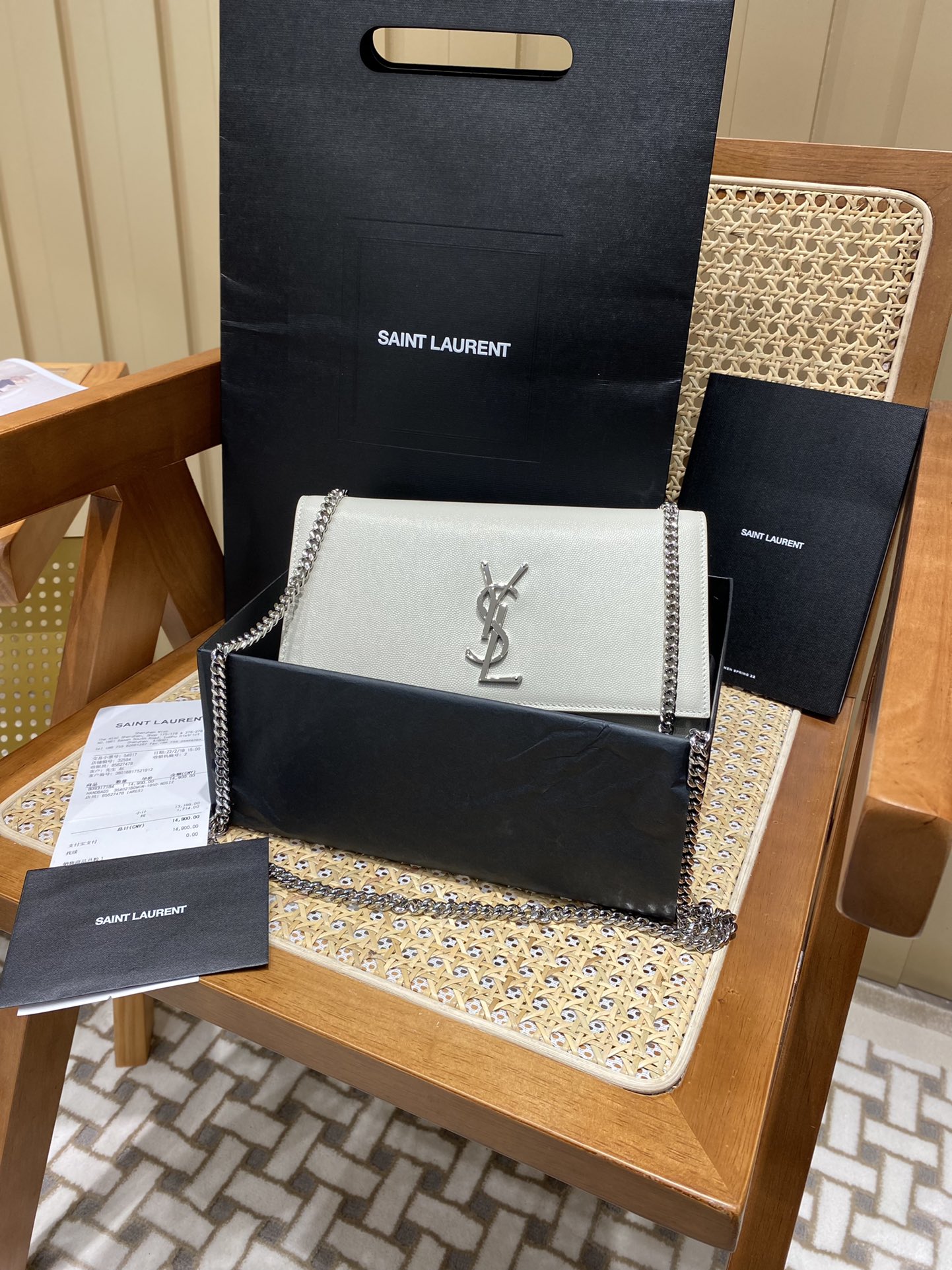 YSL 𝑲𝒂𝒕𝒆 𝟮𝟰𝒄𝒎 鱼子酱斜挎链条包 白色/银扣