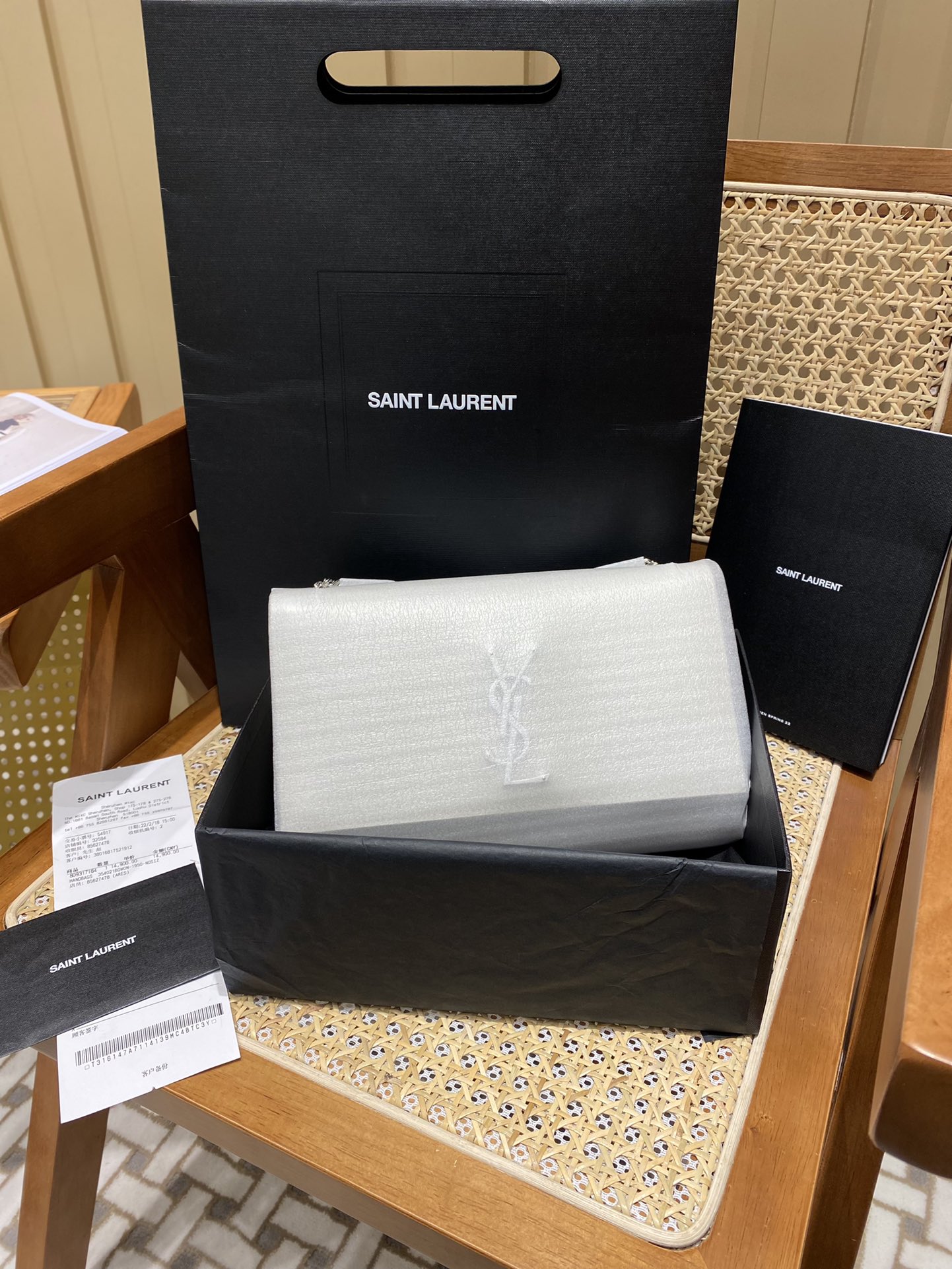 YSL 𝑲𝒂𝒕𝒆 𝟮𝟰𝒄𝒎 鱼子酱斜挎链条包 白色/银扣