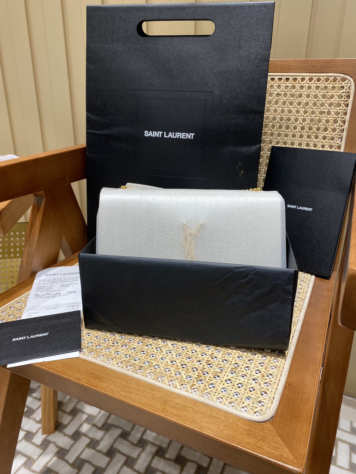 YSL 𝑲𝒂𝒕𝒆 𝟮𝟰𝒄𝒎 鱼子酱斜挎链条包 白色/金扣