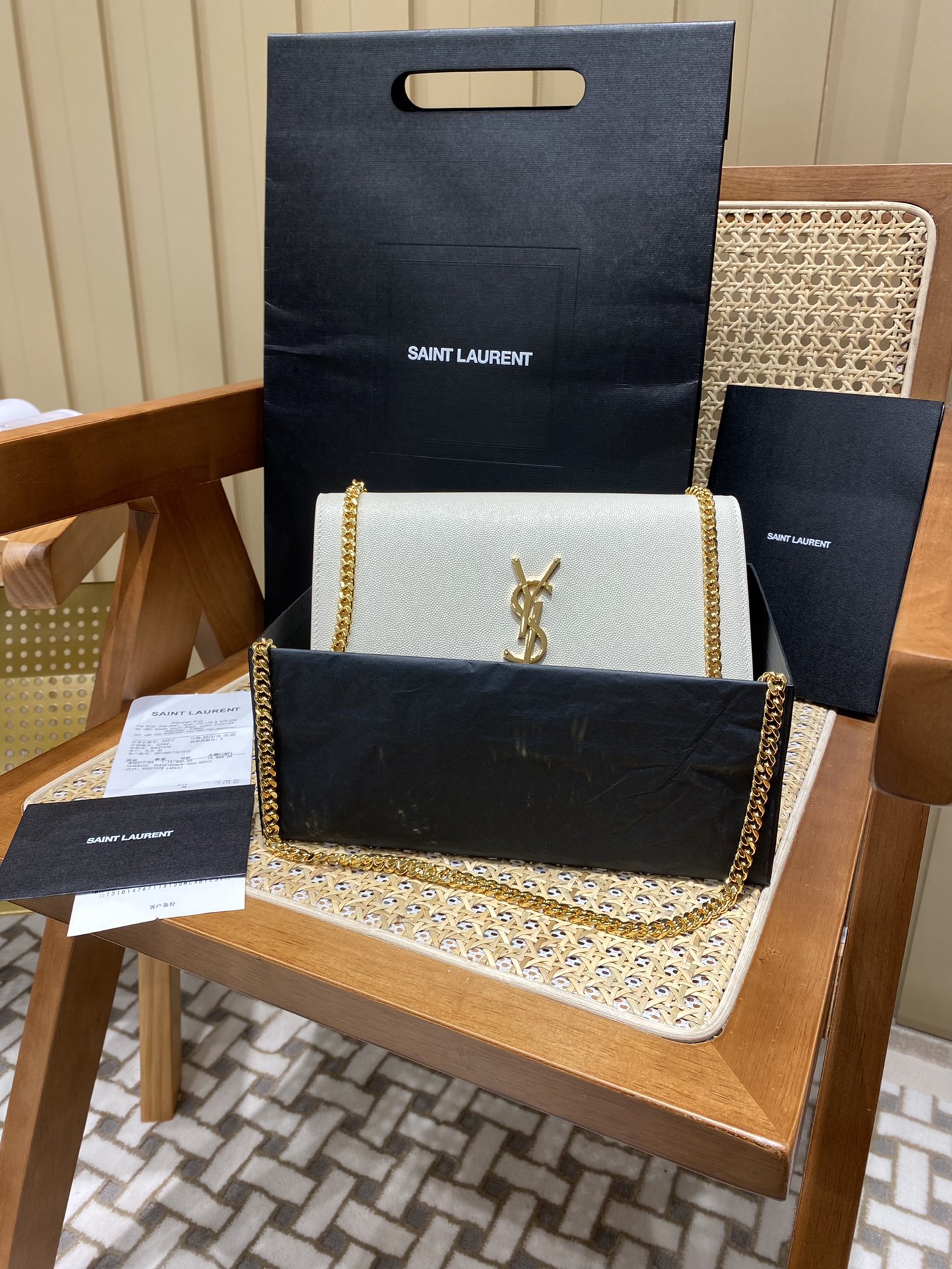 YSL 𝑲𝒂𝒕𝒆 𝟮𝟰𝒄𝒎 鱼子酱斜挎链条包 白色/金扣