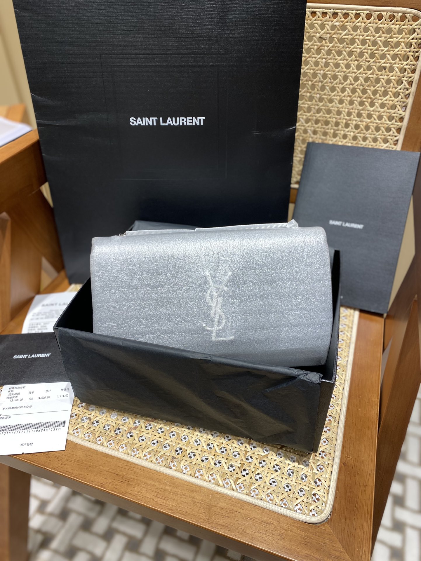 YSL 𝑲𝒂𝒕𝒆 𝟮𝟰𝒄𝒎 球纹斜挎链条包 黑色/银扣
