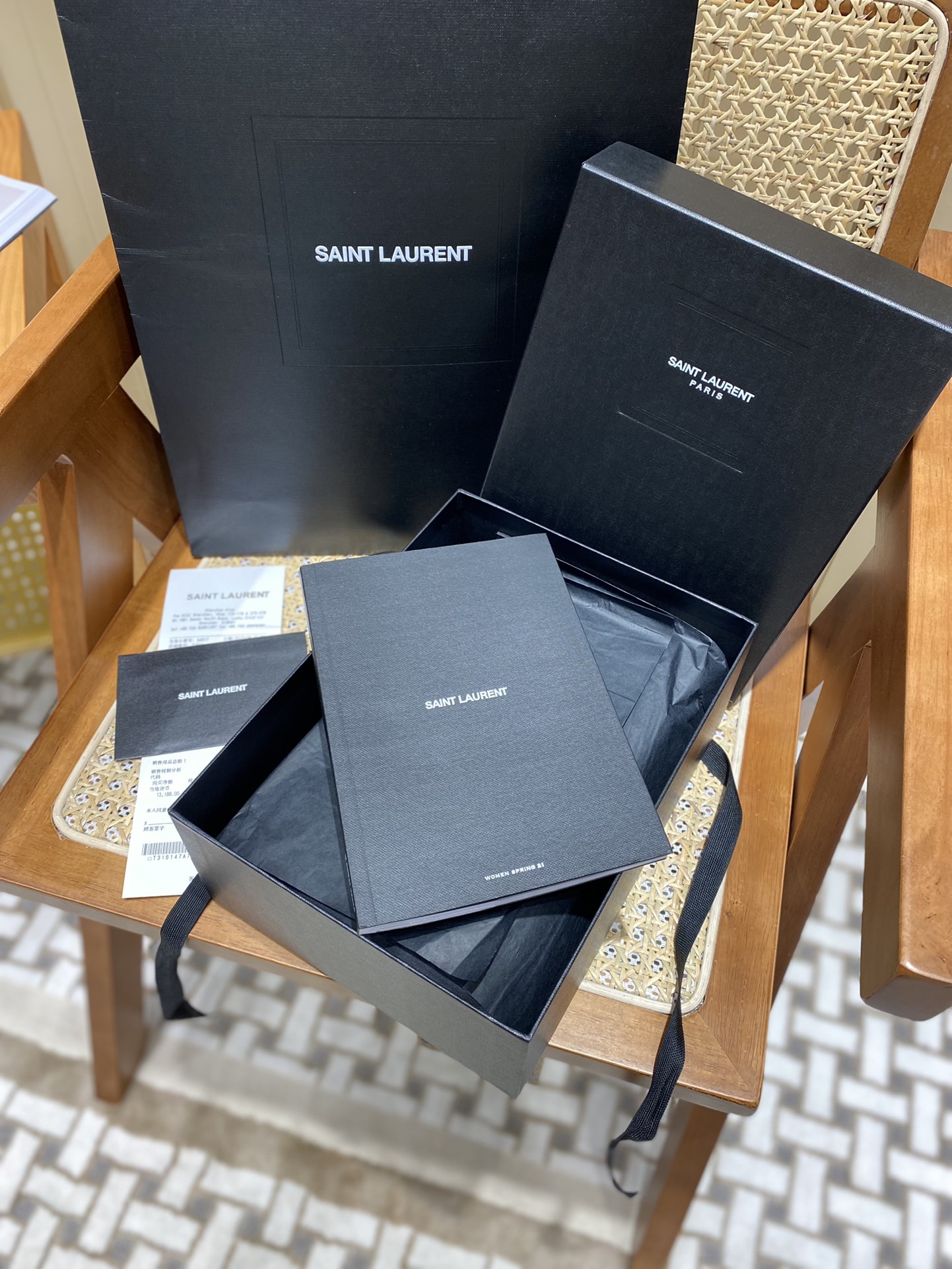 YSL 𝑲𝒂𝒕𝒆 𝟮𝟰𝒄𝒎 球纹斜挎链条包 黑色/银扣