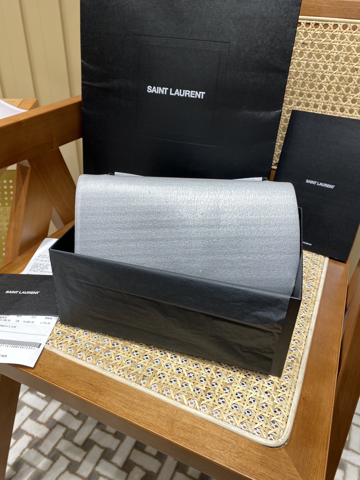 Saint laurent Ysl ๐ฒ๐๐๐ ๐ฎ๐ฐ๐๐ ้พๆกๅ
354021้ป่ฒ็็บน้ปๆฃ