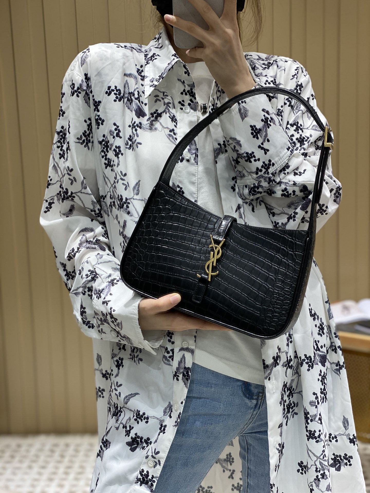 Saint laurent Ysl LE 5 À 7 鳄鱼纹腋下包 657228黑色