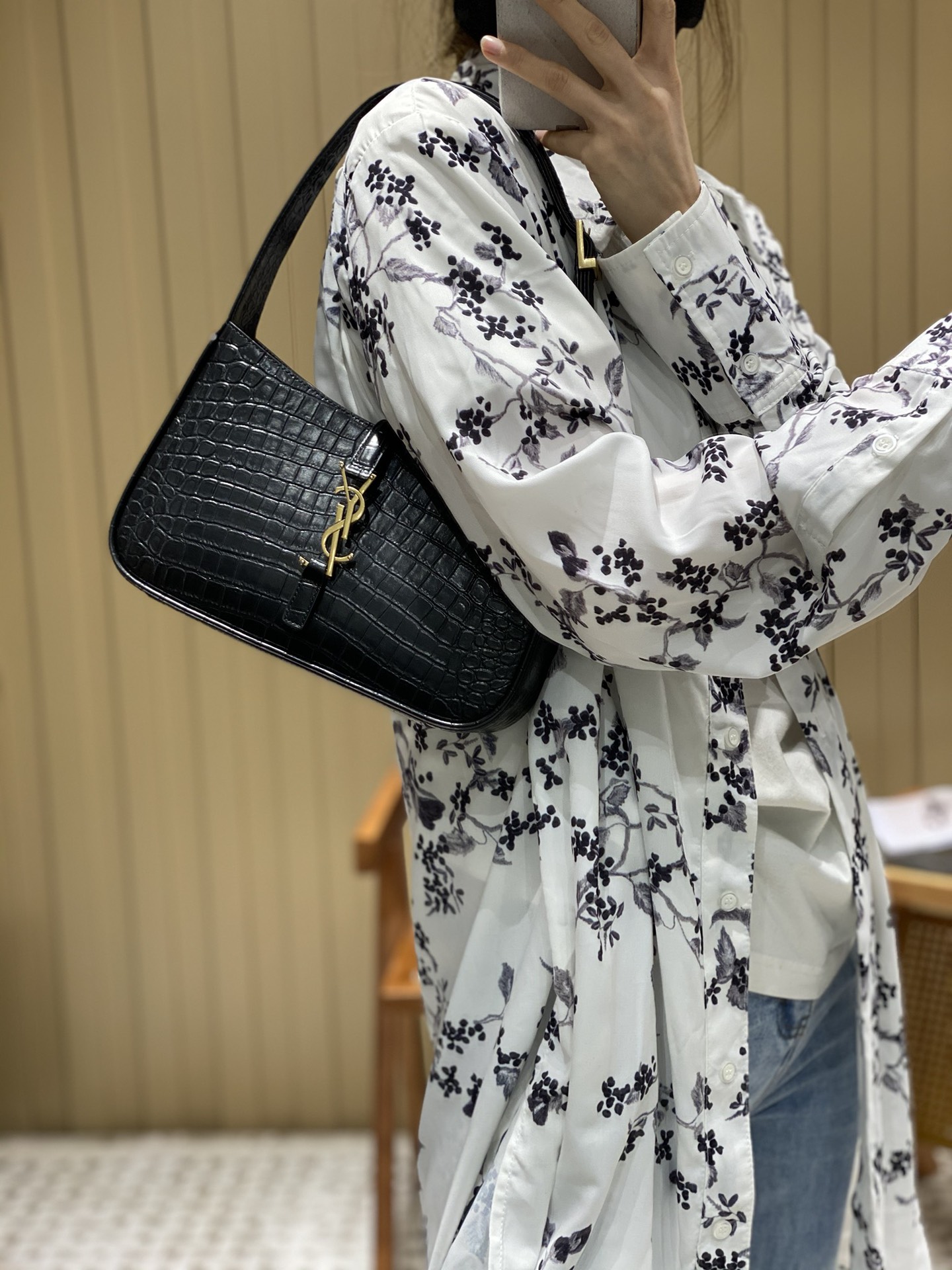 Saint laurent Ysl LE 5 À 7 鳄鱼纹腋下包 657228黑色