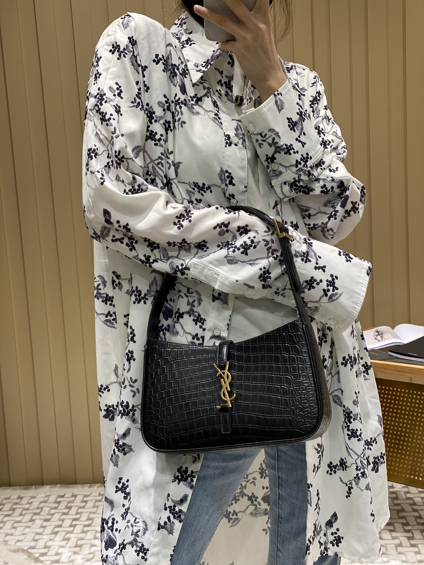 Saint laurent Ysl LE 5 À 7 鳄鱼纹腋下包 657228黑色