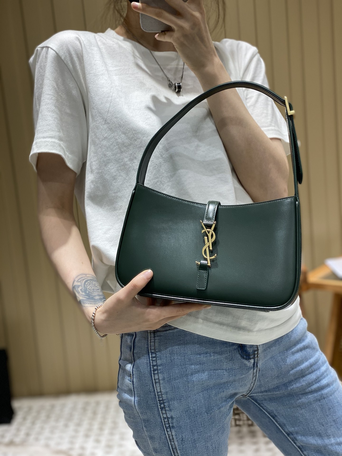 Saint laurent Ysl LE 5 À 7 平纹腋下包 657228绿色
