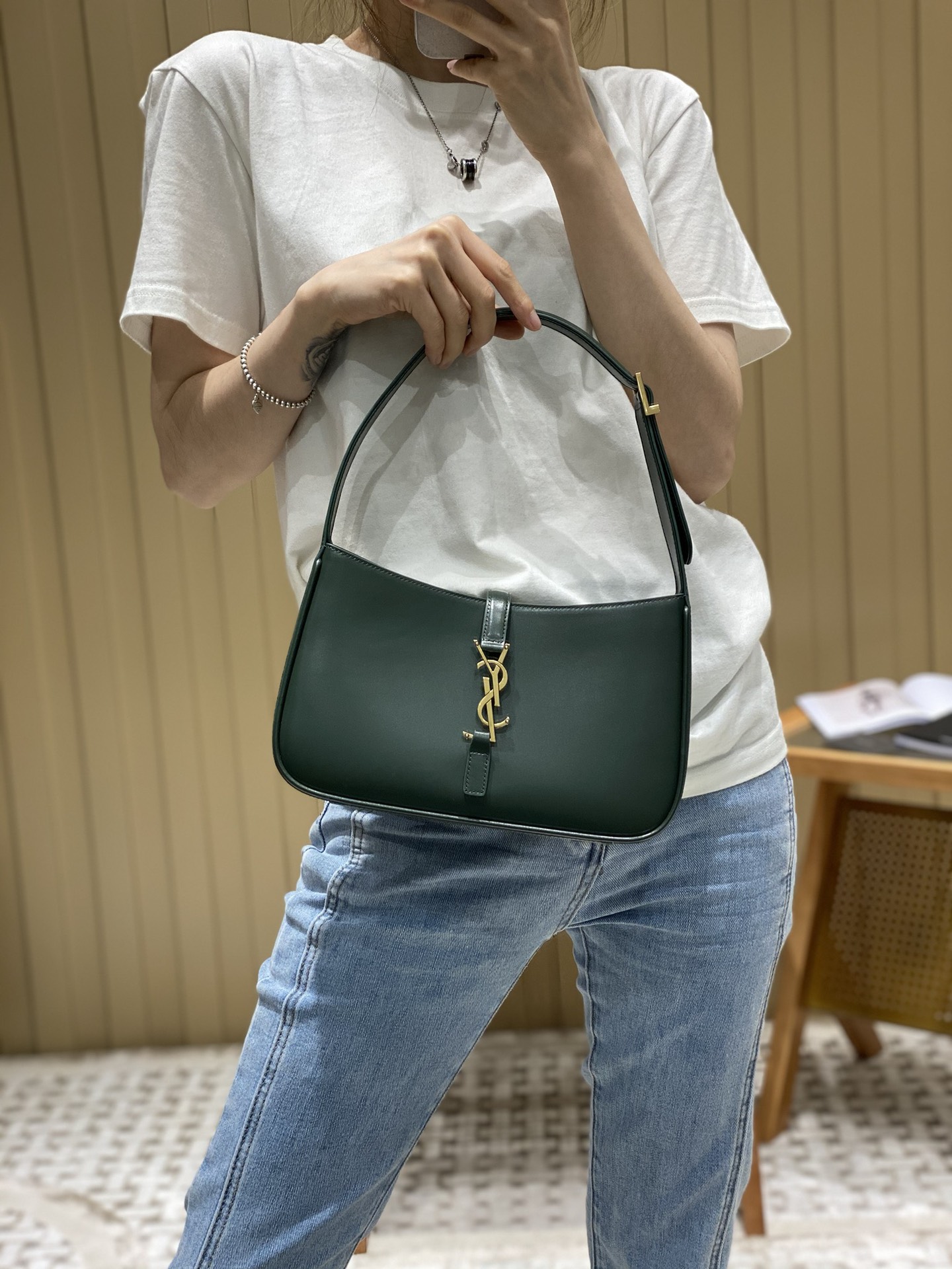 Saint laurent Ysl LE 5 À 7 平纹腋下包 657228绿色