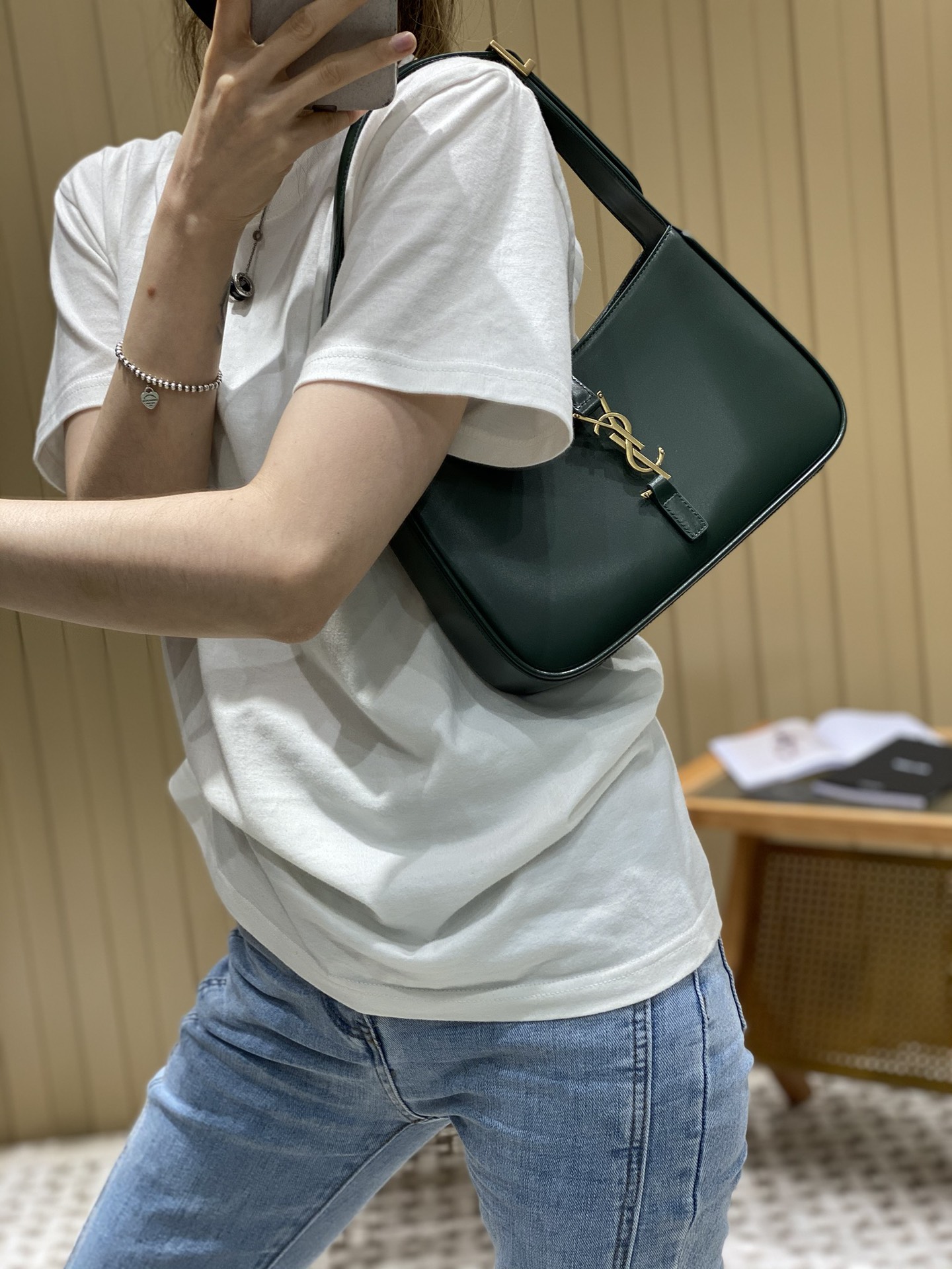 Saint laurent Ysl LE 5 À 7 平纹腋下包 657228绿色