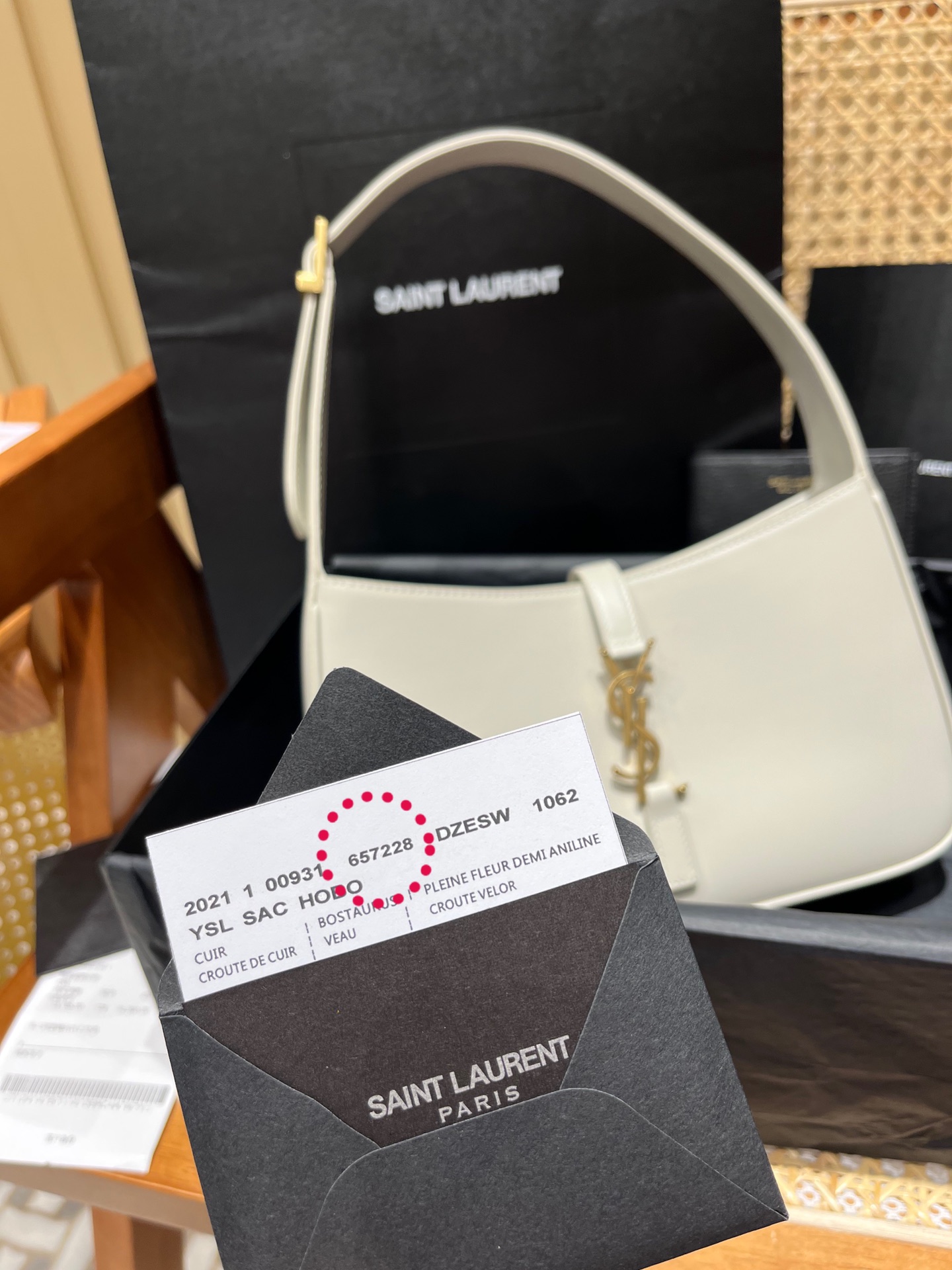 Saint laurent Ysl LE 5 À 7 平纹腋下包 657228白色