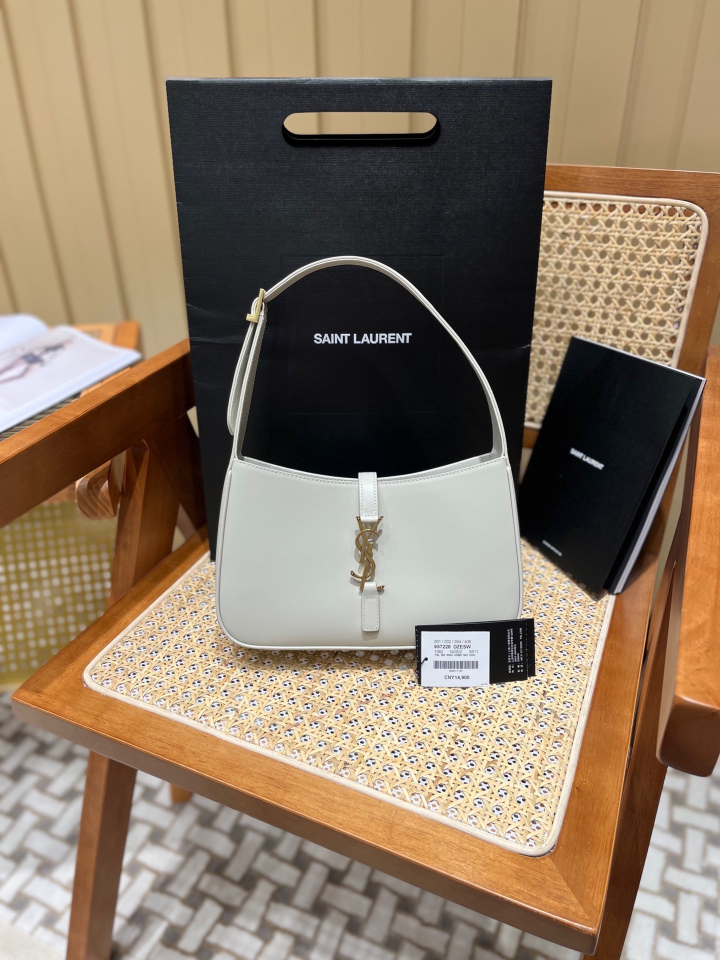 Saint laurent Ysl LE 5 À 7 平纹腋下包 657228白色