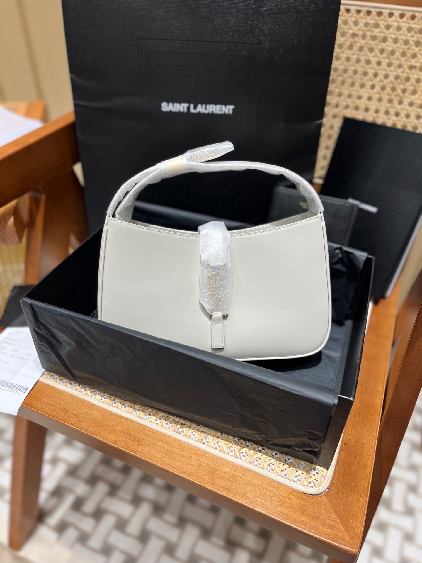 Saint laurent Ysl LE 5 À 7 平纹腋下包 657228白色