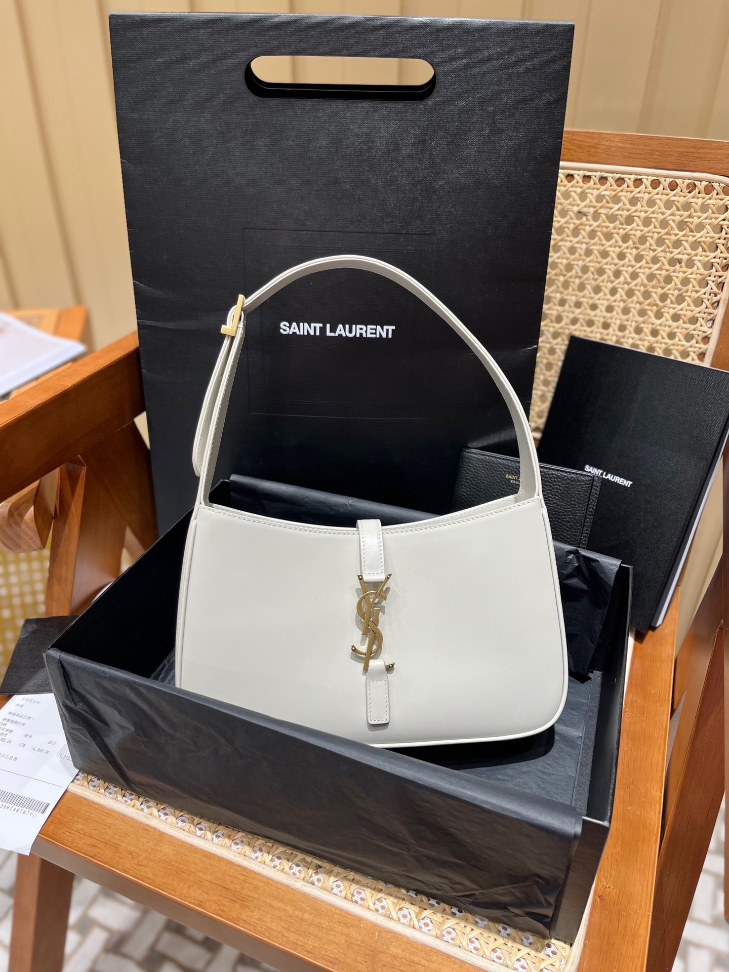 Saint laurent Ysl LE 5 À 7 平纹腋下包 657228白色