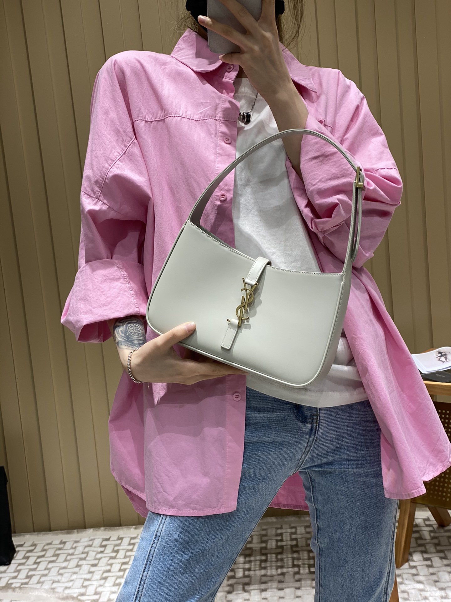 Saint laurent Ysl LE 5 À 7 平纹腋下包 657228白色