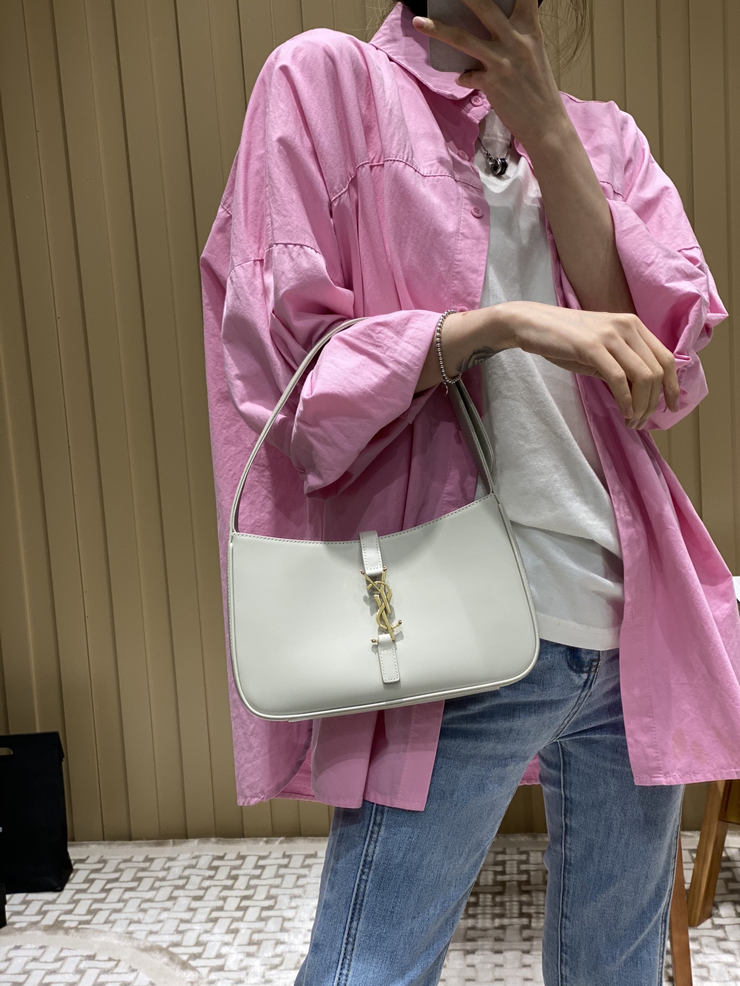 Saint laurent Ysl LE 5 À 7 平纹腋下包 657228白色