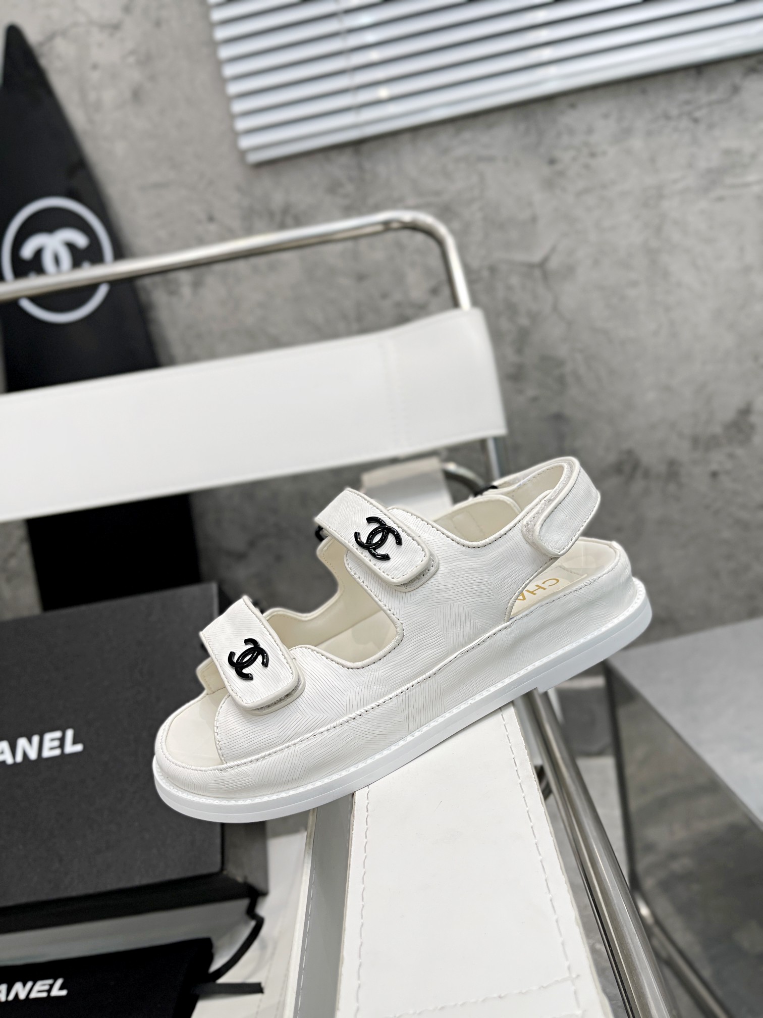 CHANE * sandalias pequeña fragancia / contador fuera de stock rey, super versátil, en el pie de un s