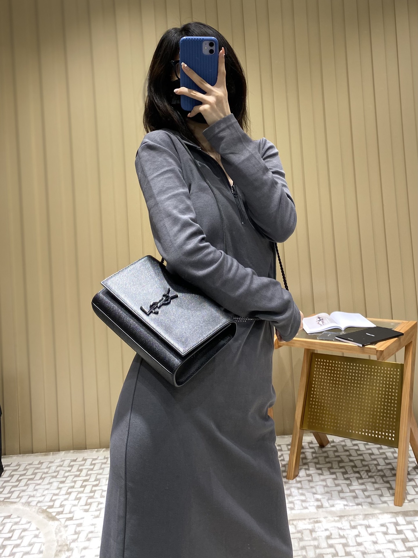 Saint laurent Ysl ๐ฒ๐๐๐ ๐ฎ๐ฐ๐๐ ้พๆกๅ
354021้ป่ฒ็็บน้ปๆฃ