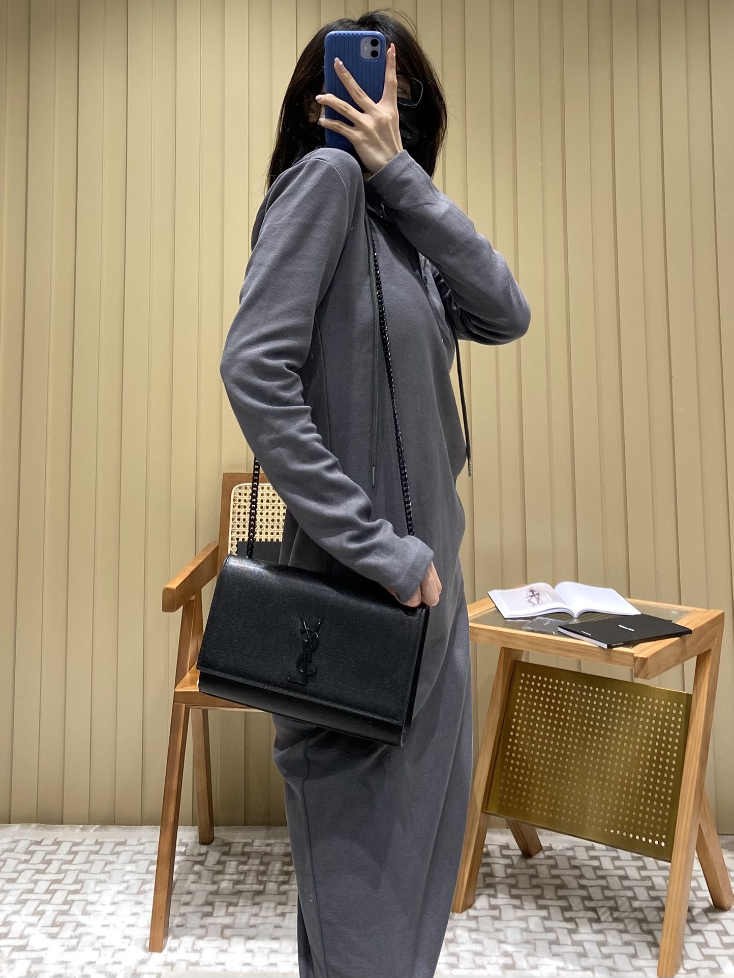 Saint laurent Ysl ๐ฒ๐๐๐ ๐ฎ๐ฐ๐๐ ้พๆกๅ
354021้ป่ฒ็็บน้ปๆฃ