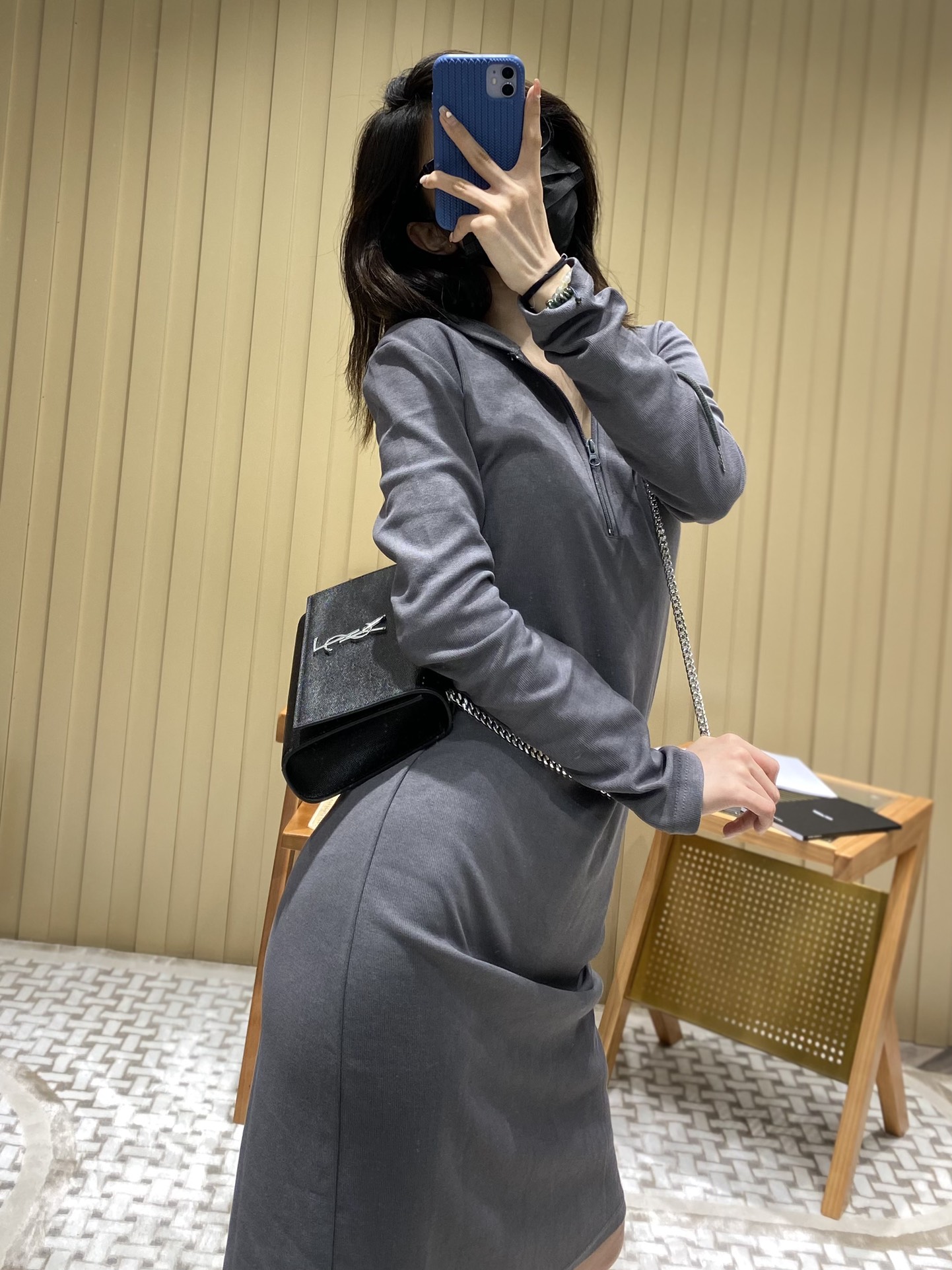 YSL 𝑲𝒂𝒕𝒆 𝟮𝟰𝒄𝒎 球纹斜挎链条包 黑色/银扣