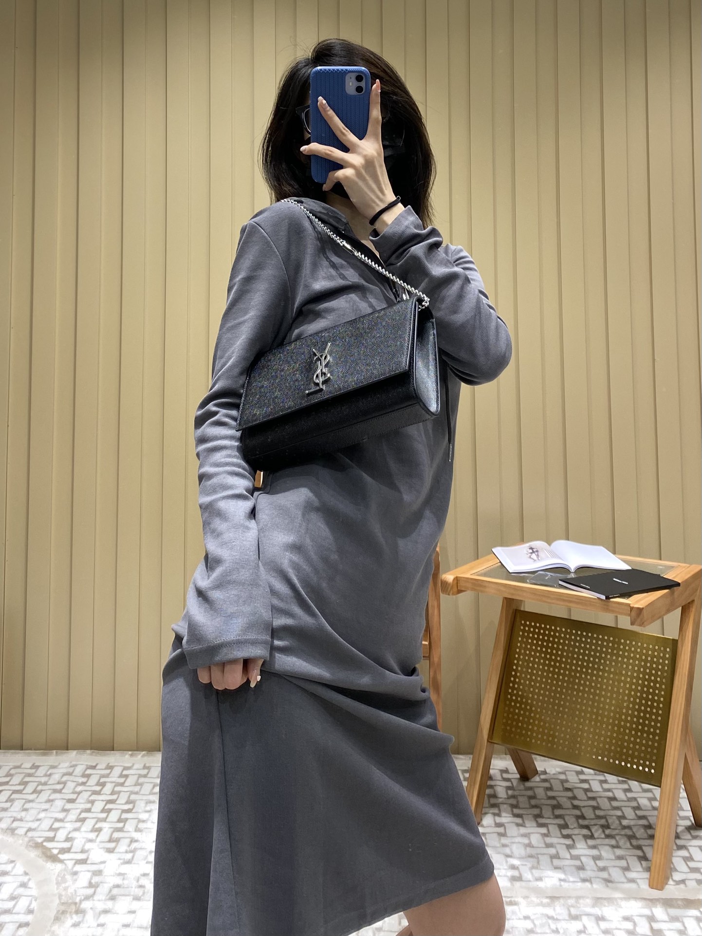 YSL 𝑲𝒂𝒕𝒆 𝟮𝟰𝒄𝒎 球纹斜挎链条包 黑色/银扣