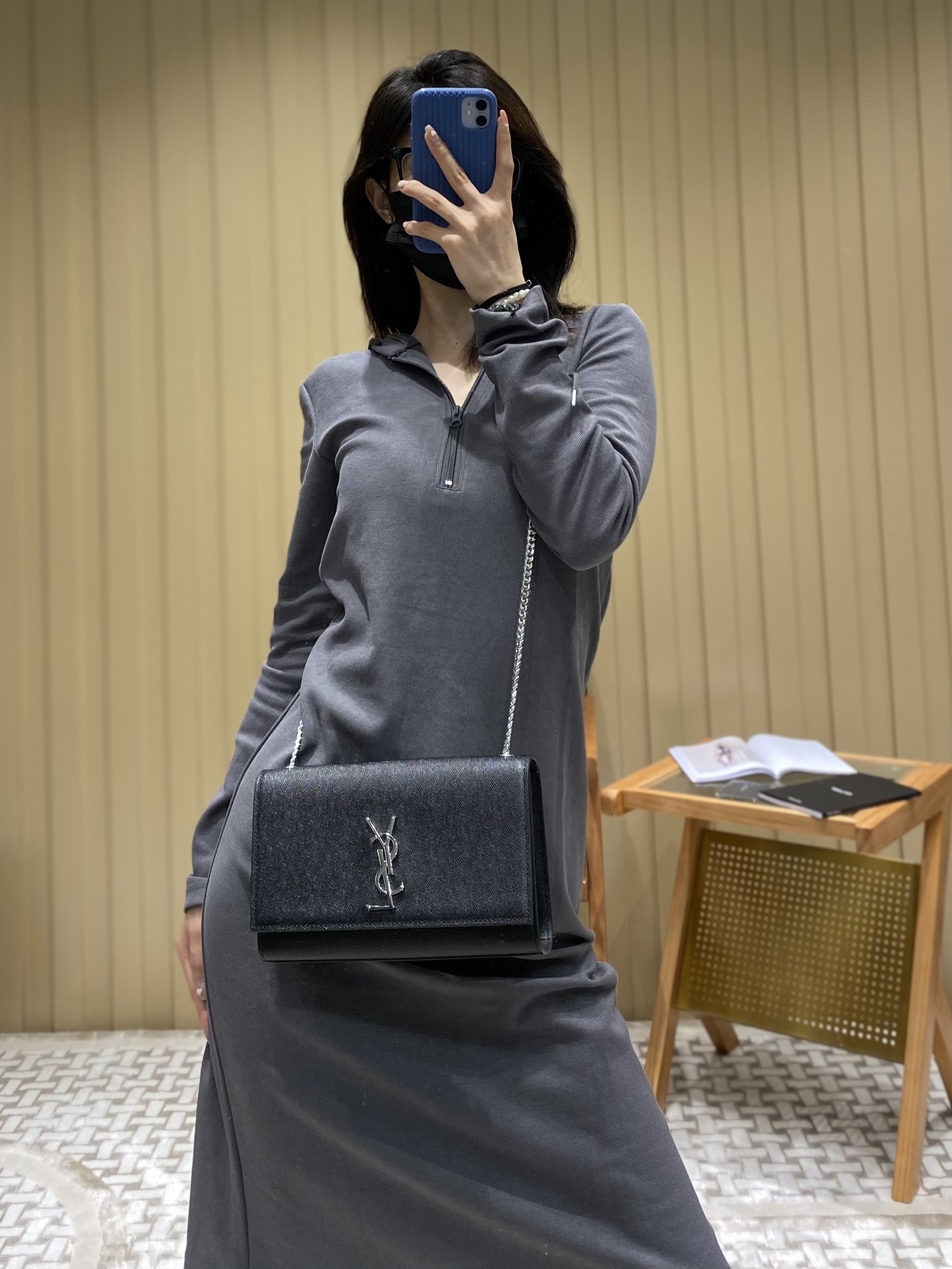 YSL 𝑲𝒂𝒕𝒆 𝟮𝟰𝒄𝒎 球纹斜挎链条包 黑色/银扣