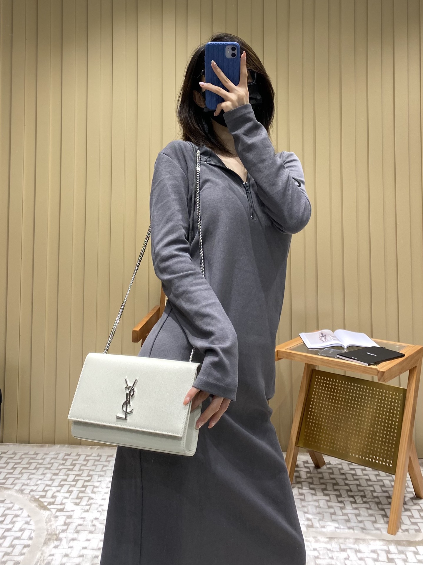 YSL 𝑲𝒂𝒕𝒆 𝟮𝟰𝒄𝒎 鱼子酱斜挎链条包 白色/银扣