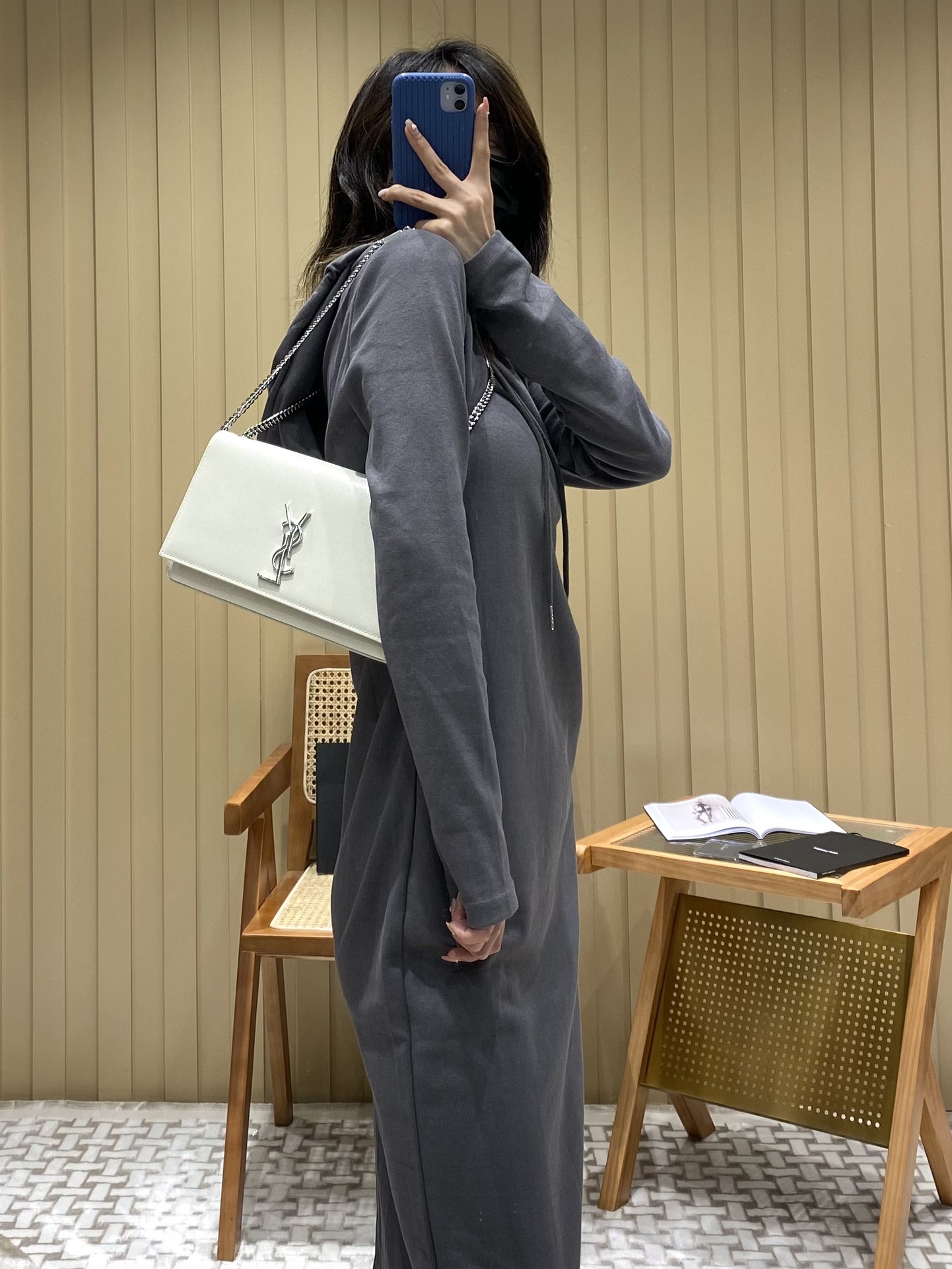 YSL 𝑲𝒂𝒕𝒆 𝟮𝟰𝒄𝒎 鱼子酱斜挎链条包 白色/银扣
