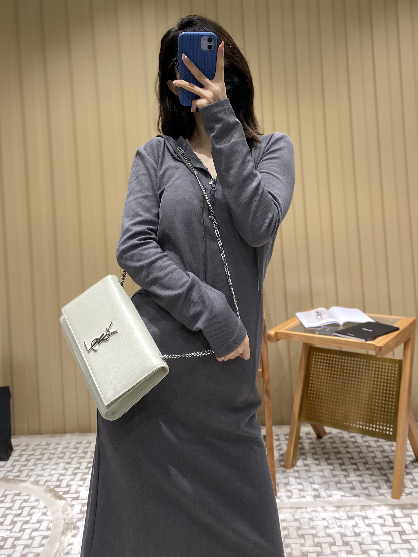 YSL 𝑲𝒂𝒕𝒆 𝟮𝟰𝒄𝒎 鱼子酱斜挎链条包 白色/银扣